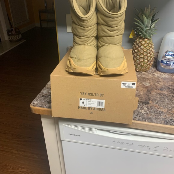 Different types of shoes lemme know what you want me 6788876574 - Picture 5 of 6